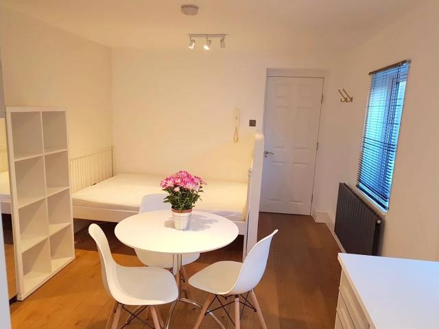 Apartment at Chatsworth Road, Greater London