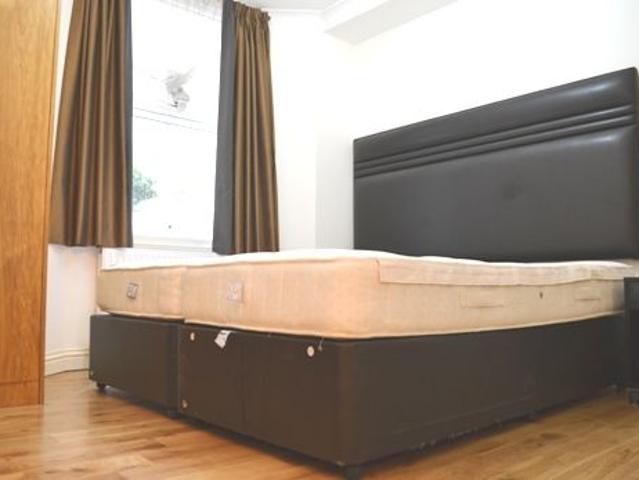 Apartment at Cheniston Gardens, Greater London