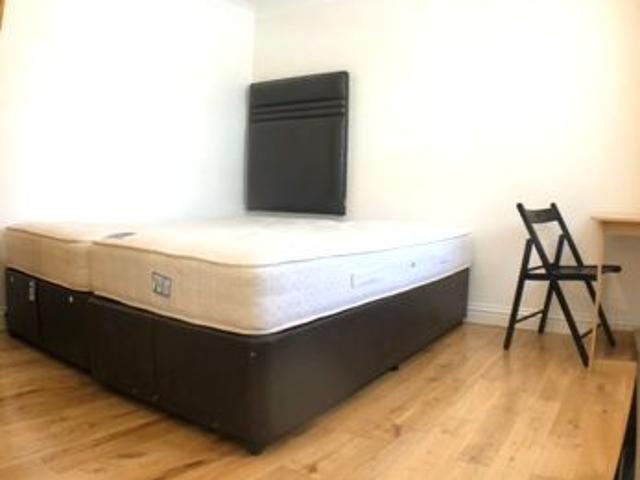 Apartment at Cheniston Gardens, Greater London