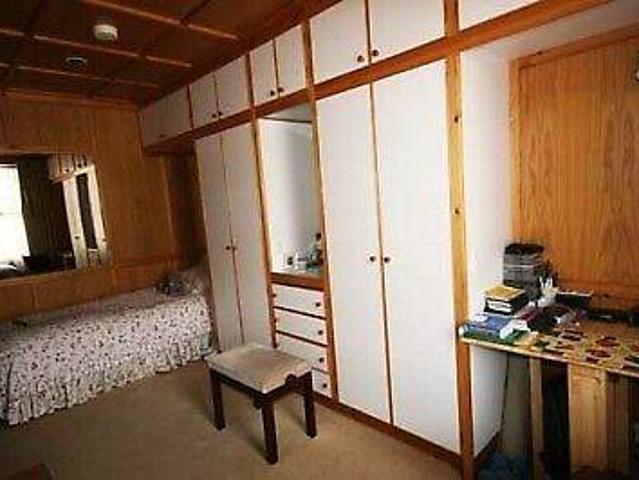 Apartment at Cheniston Gardens, Greater London