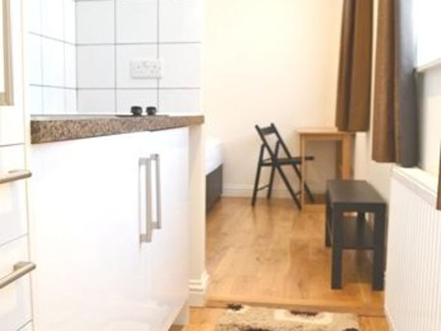 Apartment at Cheniston Gardens, Greater London