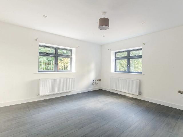 Apartment at Chesterfield Close, Greater London