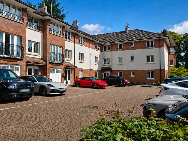 Apartment at Chesterfield Gardens, Glasgow