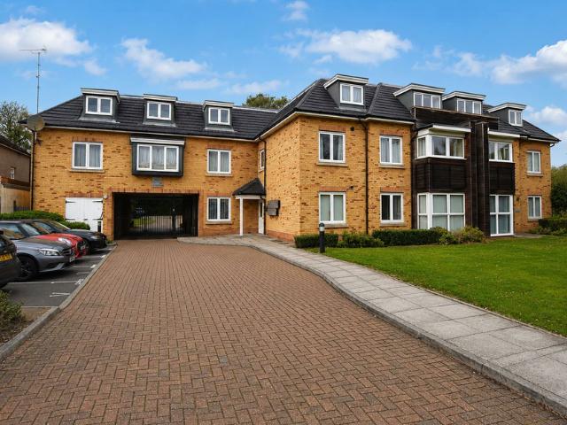 apartment at Chestlands Court, Hillingdon