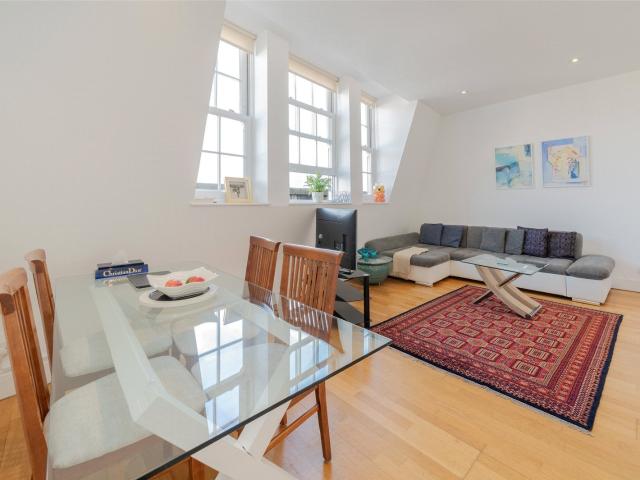 Apartment at Chepstow Place, City of Westminster