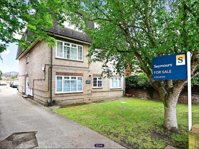 Apartment at Chertsey Road, Borough of Spelthorne