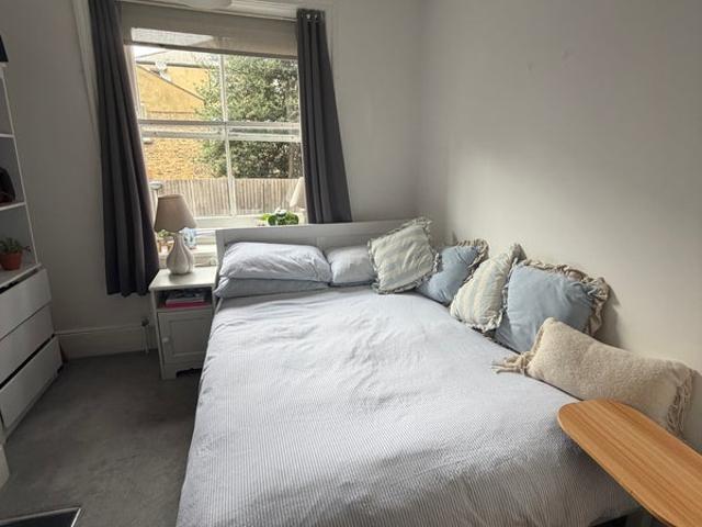 Apartment at Clapham Common North Side, Greater London