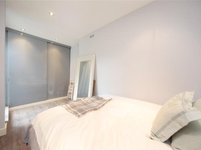 Apartment at Clapham Common North Side, Greater London