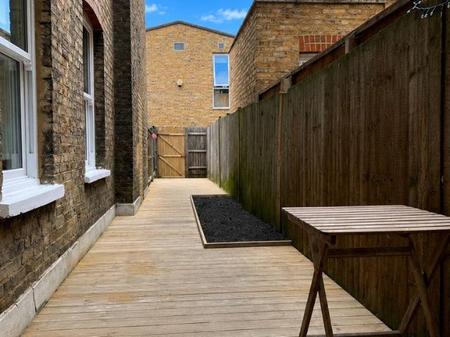 Apartment at Clapham Common North Side, Greater London