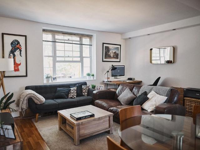 Apartment at Clapham Crescent, Greater London