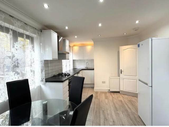 Apartment at Claremont Close, Greater London