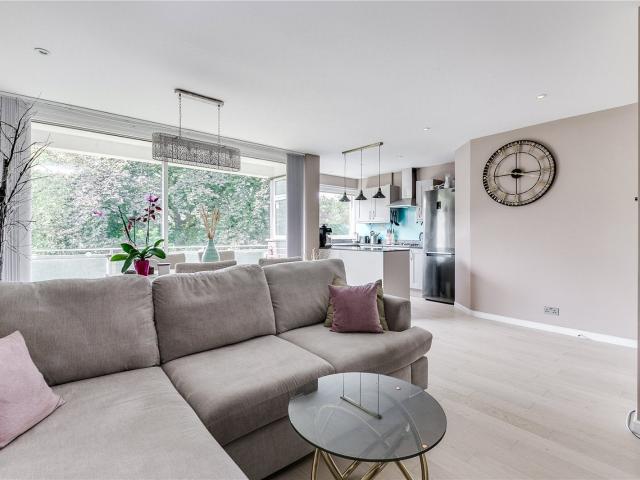Apartment at Clarence Avenue, Greater London