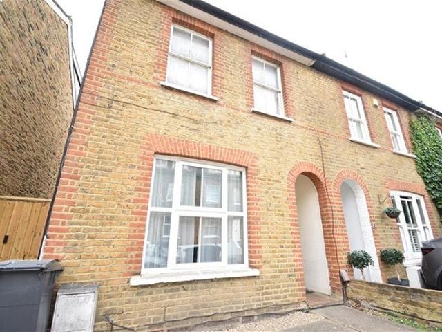 Apartment at Cleaveland Road, Greater London