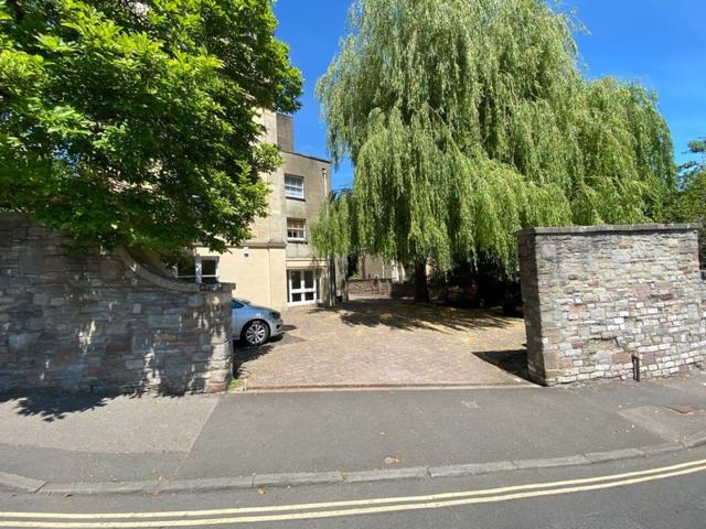 apartment at Clifton, Dyrham Court, BS8 3BY