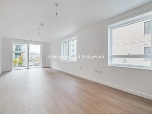 Apartment at Cranborne Road, Greater London