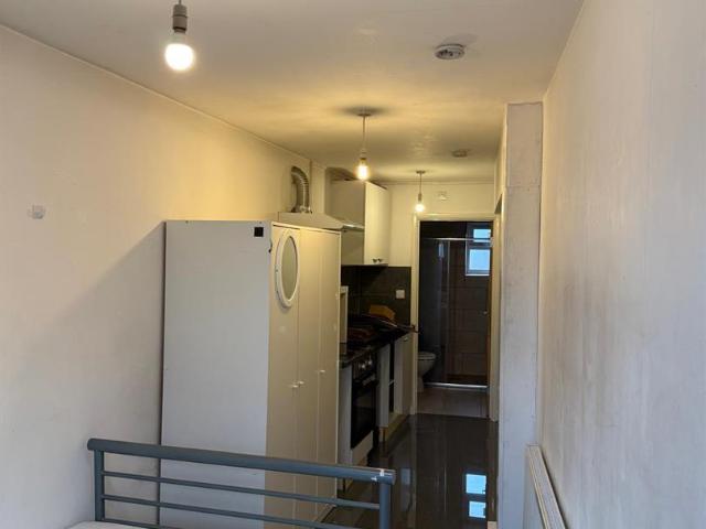 Apartment at Cranford Drive, Greater London