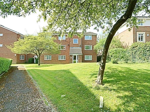 Apartment at Cranston Close, Greater London