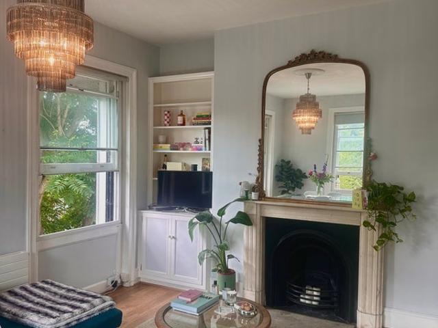 Apartment at Crescent Grove, Greater London