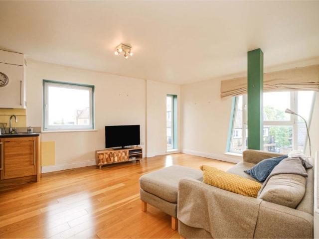 Apartment at Crescent Lane, Greater London