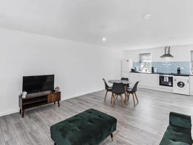Apartment at Crescent Road, Greater London