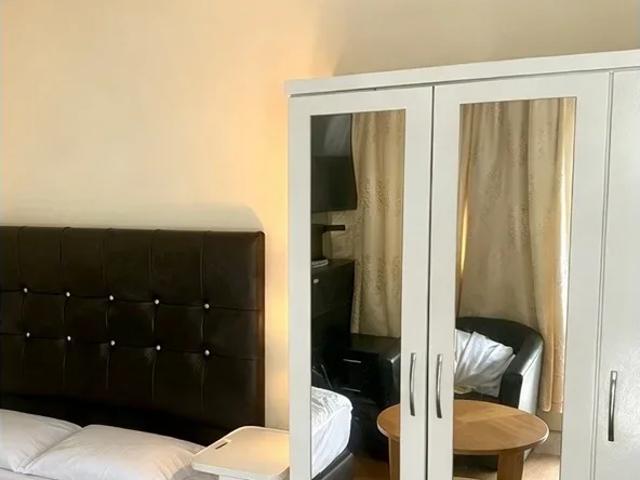 Apartment at Crest Drive, Greater London