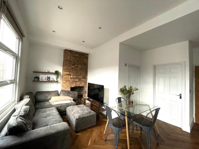 Apartment at Cricketfield Road, Greater London