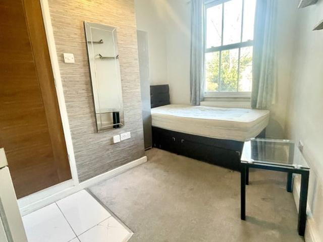 Apartment at Cromwell Crescent, Greater London