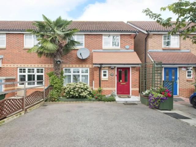 Apartment at Crossway, Greater London