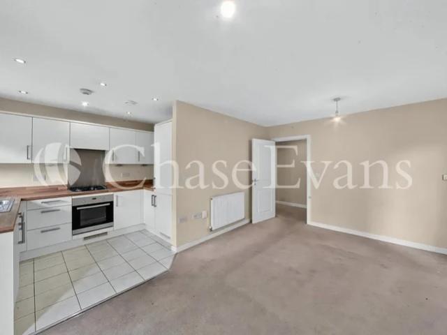 Apartment at Crown Lane Spur, Greater London