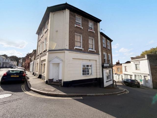 Apartment at Crown Street, Greater London