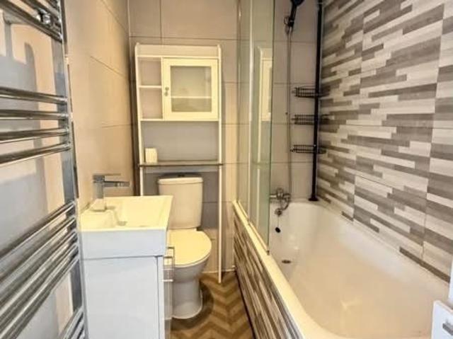 Apartment at Croydon Road, Greater London