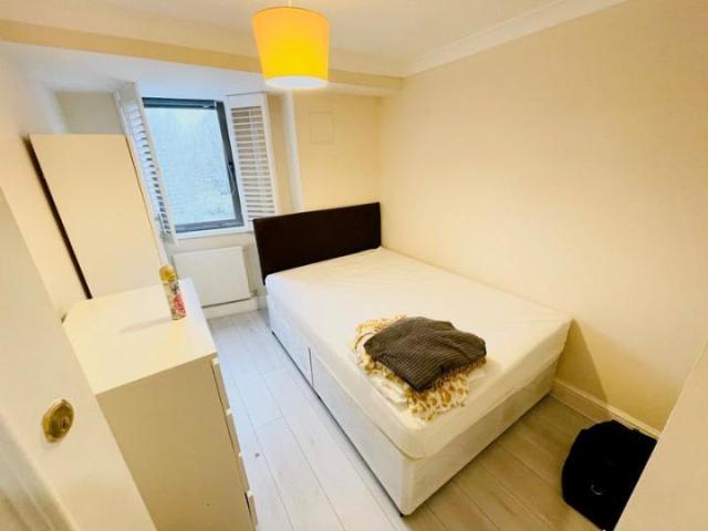 Apartment at Cumberland Mills Square, Greater London