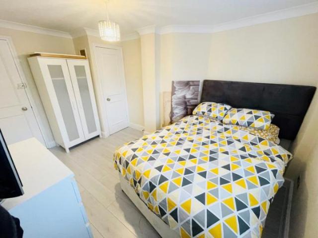 Apartment at Cumberland Mills Square, Greater London