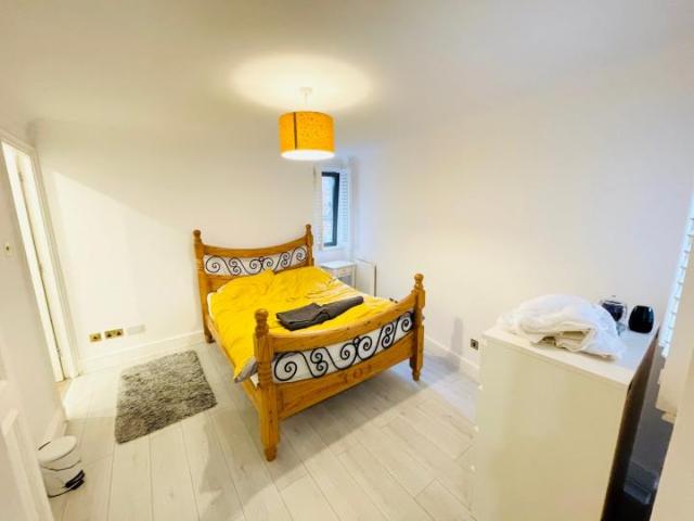 Apartment at Cumberland Mills Square, Greater London
