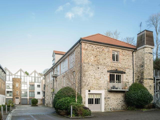 Apartment at A39, Church Town