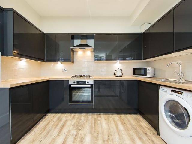 apartment at A Inglewood Terrace, Woodhouse, Leeds