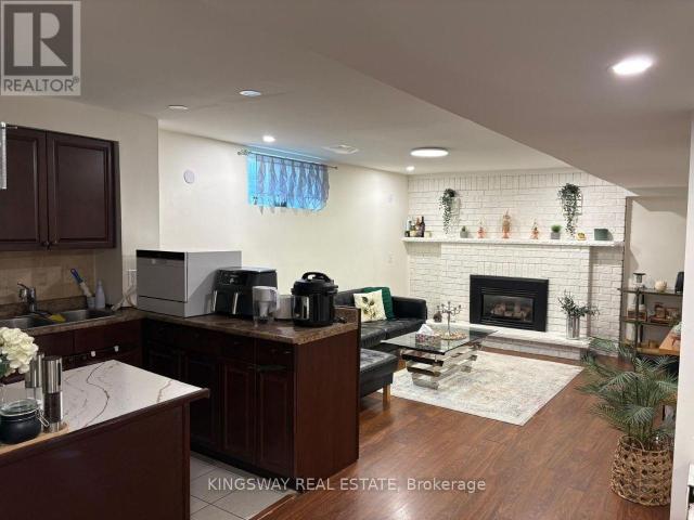 apartment at A LOWER UNIT 31 OXFORD STREET, Richmond Hill, Ontario, L4C4L6