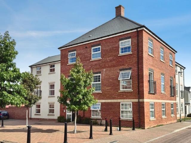 Apartment at Amazon Way, Westbury