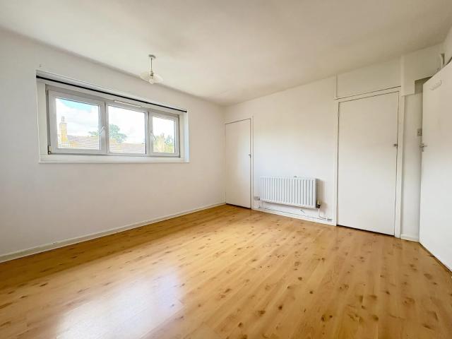 Apartment at Amber Avenue, Greater London