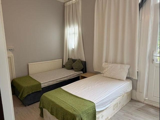Apartment at Ambleside Avenue, Greater London