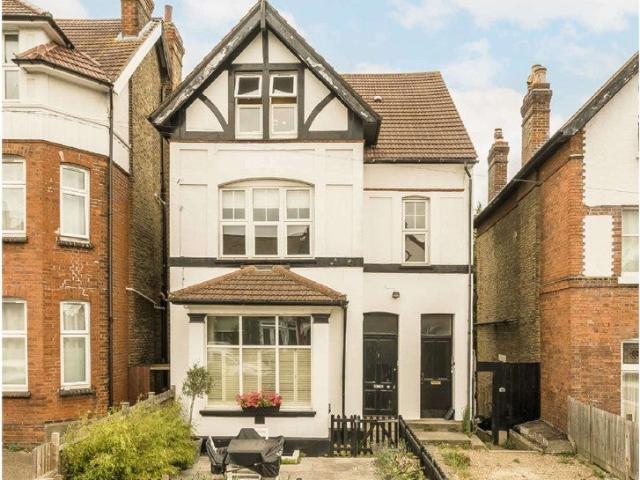 Apartment at Ambleside Avenue, Greater London
