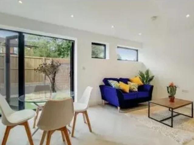Apartment at Ambleside Avenue, Greater London