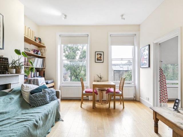 Apartment at Aberdeen Road, Greater London