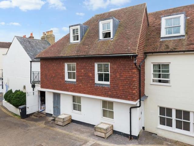 Apartment at Adelaide Place, Canterbury