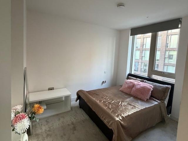 Apartment at Admiralty Avenue, Greater London