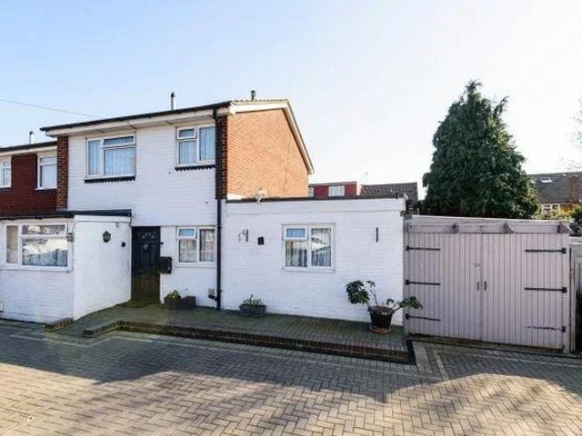 Apartment at Aintree Close, Greater London