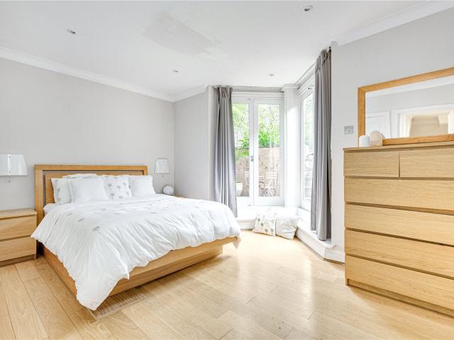 Apartment at Altenburg Gardens, Greater London