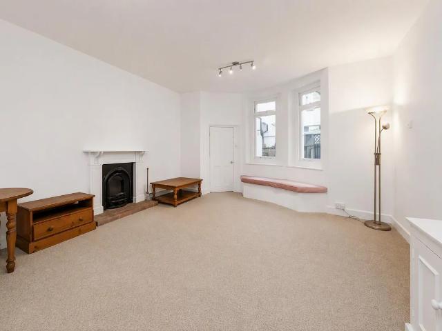 Apartment at Altenburg Gardens, Greater London