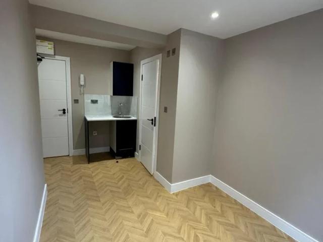 Apartment at Aldin Avenue South, Slough