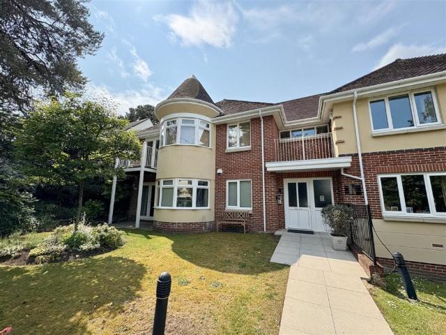 Apartment at Aldridge Road, Ferndown
